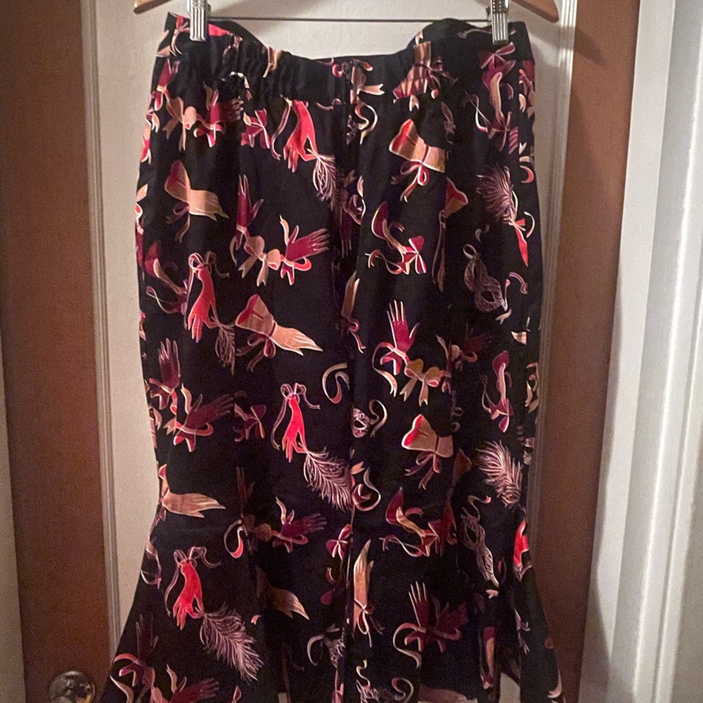 Elegant Black and Pink Women's Skirt - Picture 3 of 7